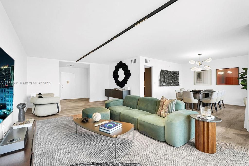 待售: $1,700,000 (3 贝兹, 2 浴室, 2428 平方英尺)