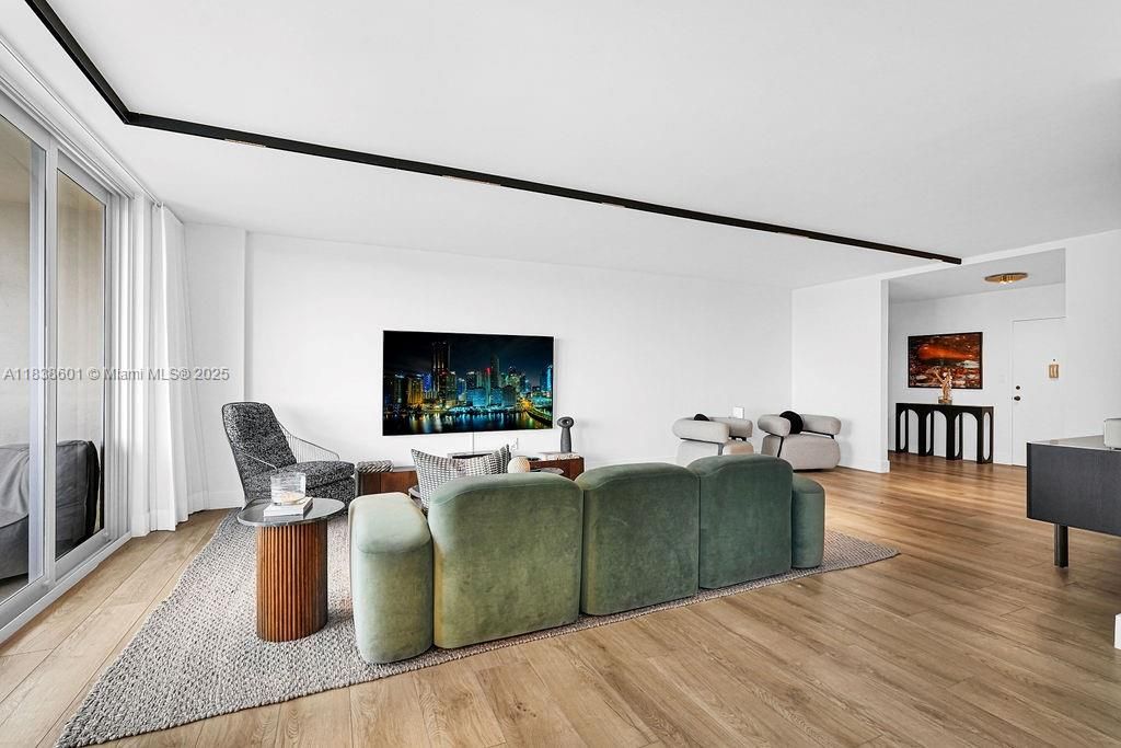 待售: $1,700,000 (3 贝兹, 2 浴室, 2428 平方英尺)