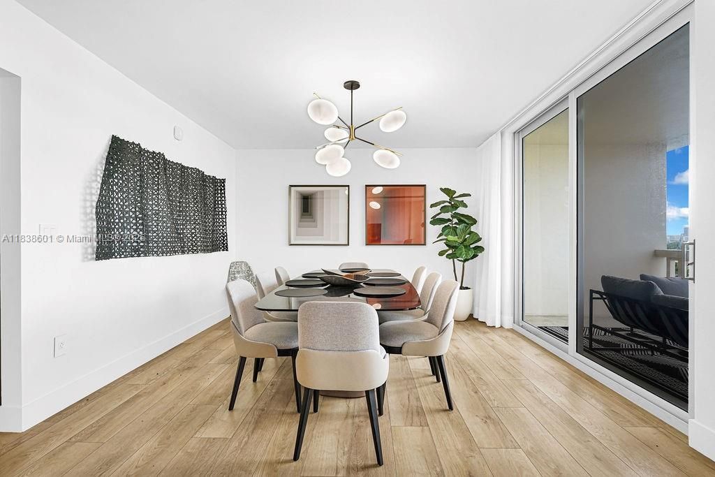 待售: $1,700,000 (3 贝兹, 2 浴室, 2428 平方英尺)