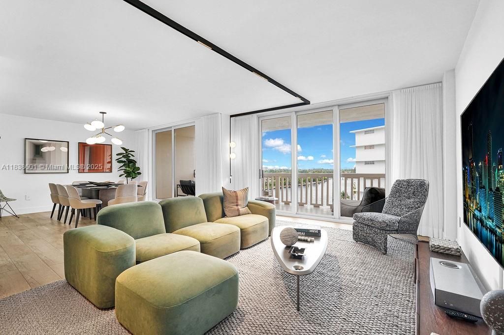 待售: $1,700,000 (3 贝兹, 2 浴室, 2428 平方英尺)