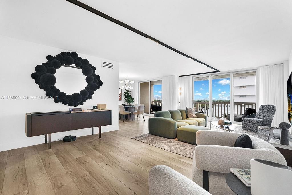 待售: $1,700,000 (3 贝兹, 2 浴室, 2428 平方英尺)