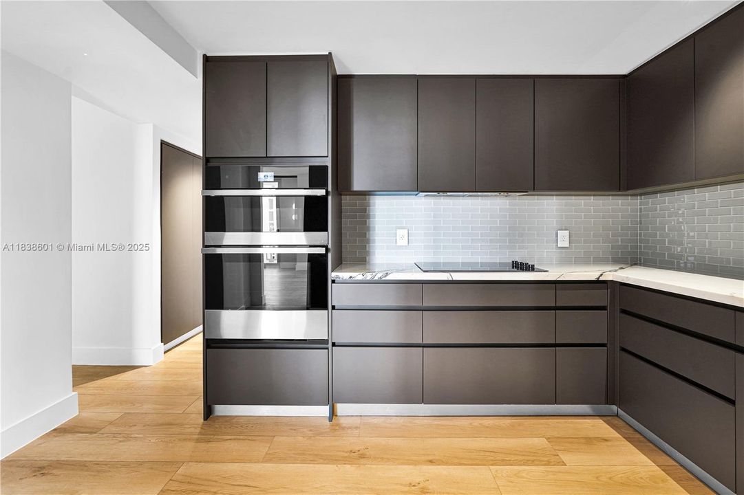 待售: $1,700,000 (3 贝兹, 2 浴室, 2428 平方英尺)