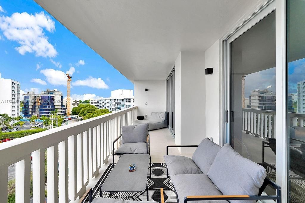 待售: $1,700,000 (3 贝兹, 2 浴室, 2428 平方英尺)