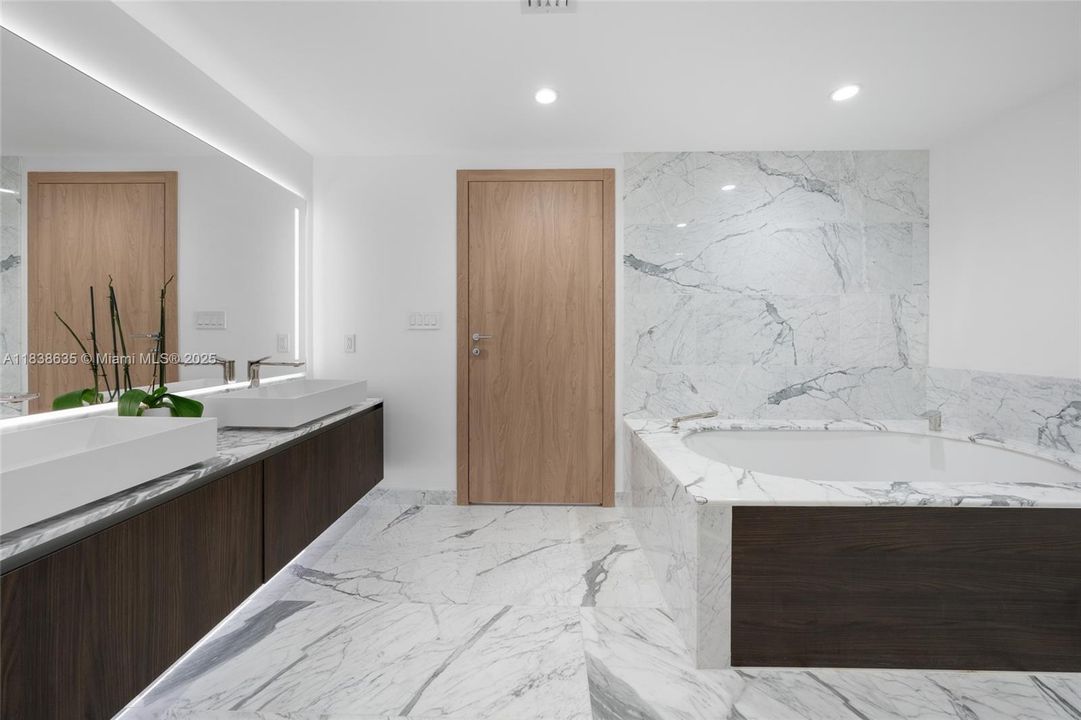 For Sale: $3,790,000 (2 beds, 3 baths, 2109 Square Feet)