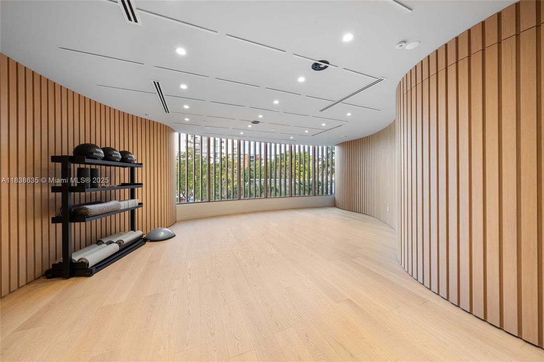 For Sale: $3,790,000 (2 beds, 3 baths, 2109 Square Feet)