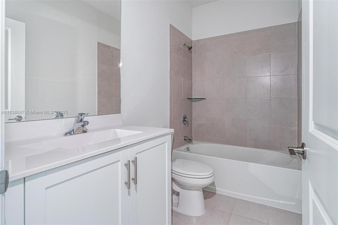 На продажу: $354,000 (3 спален, 2 ванн, 1442 Квадратных фут)