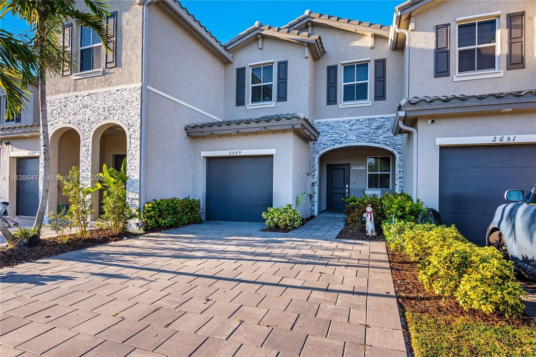 На продажу: $354,000 (3 спален, 2 ванн, 1442 Квадратных фут)