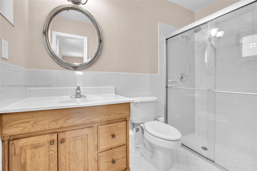 Activo con contrato: $4,200 (3 camas, 2 baños, 1911 Pies cuadrados)