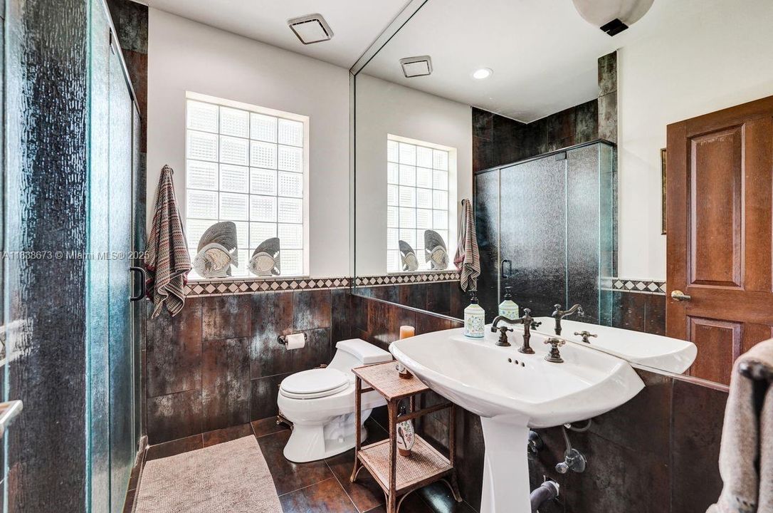 For Sale: $2,900,000 (7 beds, 5 baths, 5042 Square Feet)