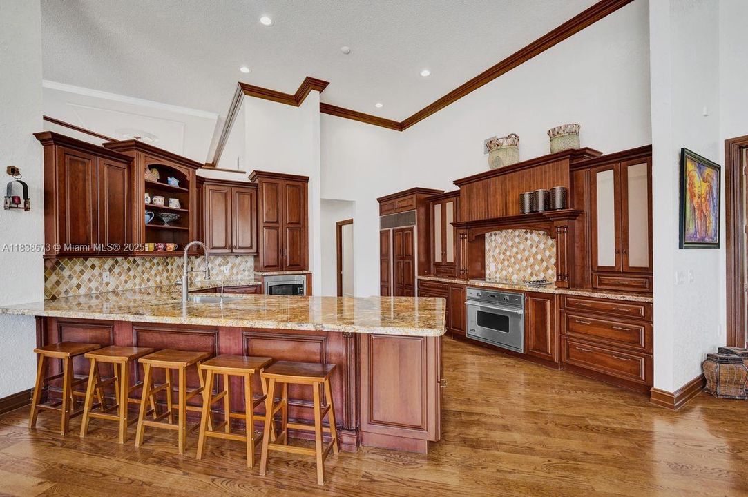 For Sale: $2,900,000 (7 beds, 5 baths, 5042 Square Feet)