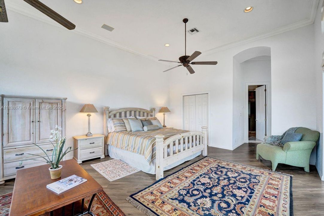 For Sale: $2,900,000 (7 beds, 5 baths, 5042 Square Feet)