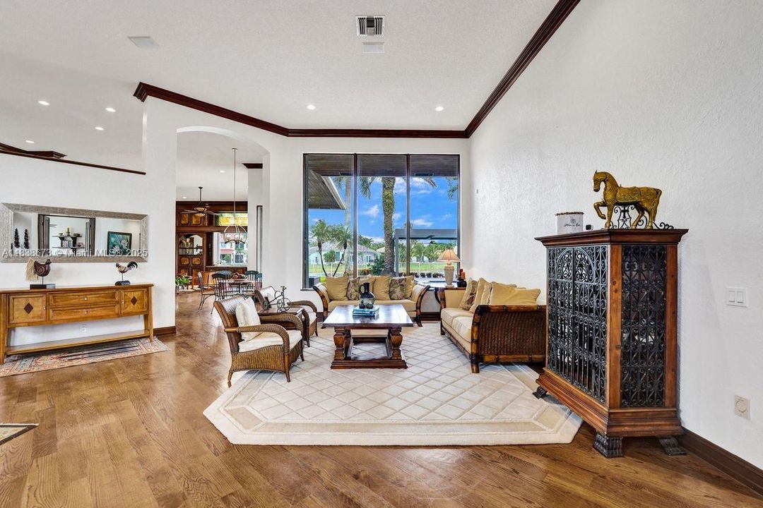 For Sale: $2,900,000 (7 beds, 5 baths, 5042 Square Feet)