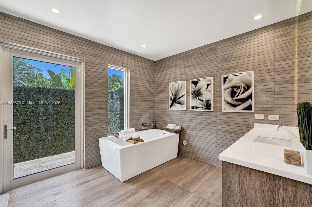 For Sale: $2,900,000 (7 beds, 5 baths, 5042 Square Feet)