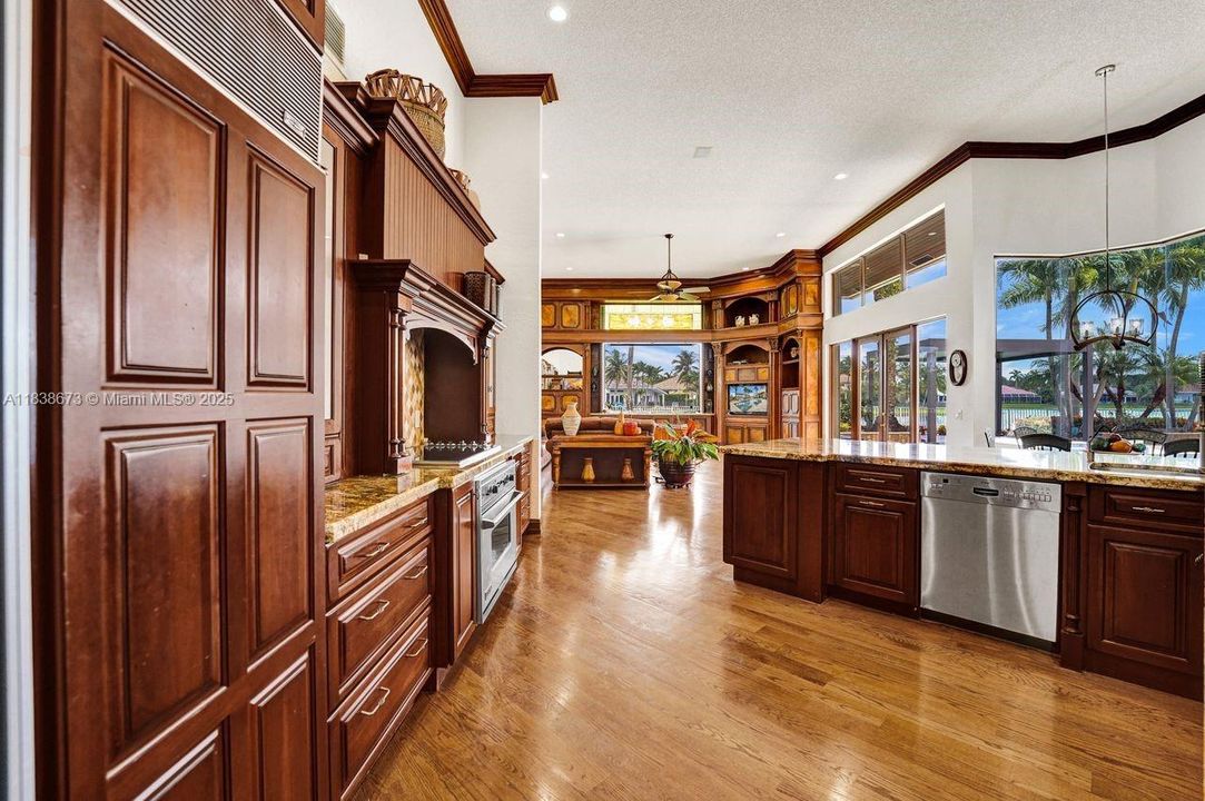 For Sale: $2,900,000 (7 beds, 5 baths, 5042 Square Feet)