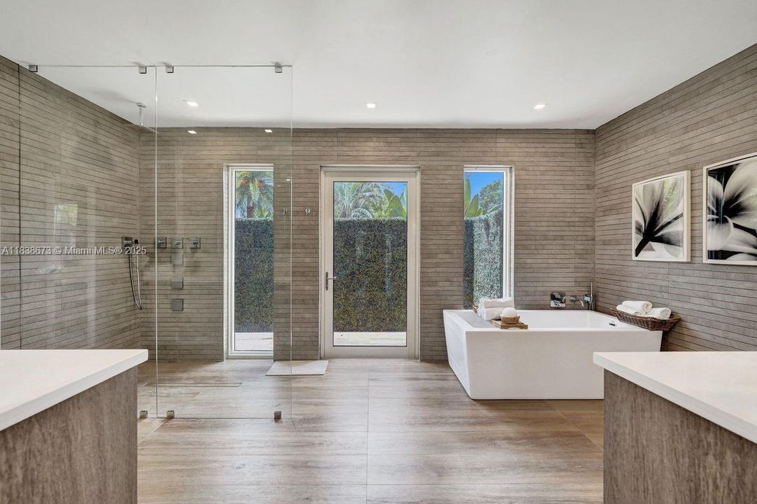 For Sale: $2,900,000 (7 beds, 5 baths, 5042 Square Feet)