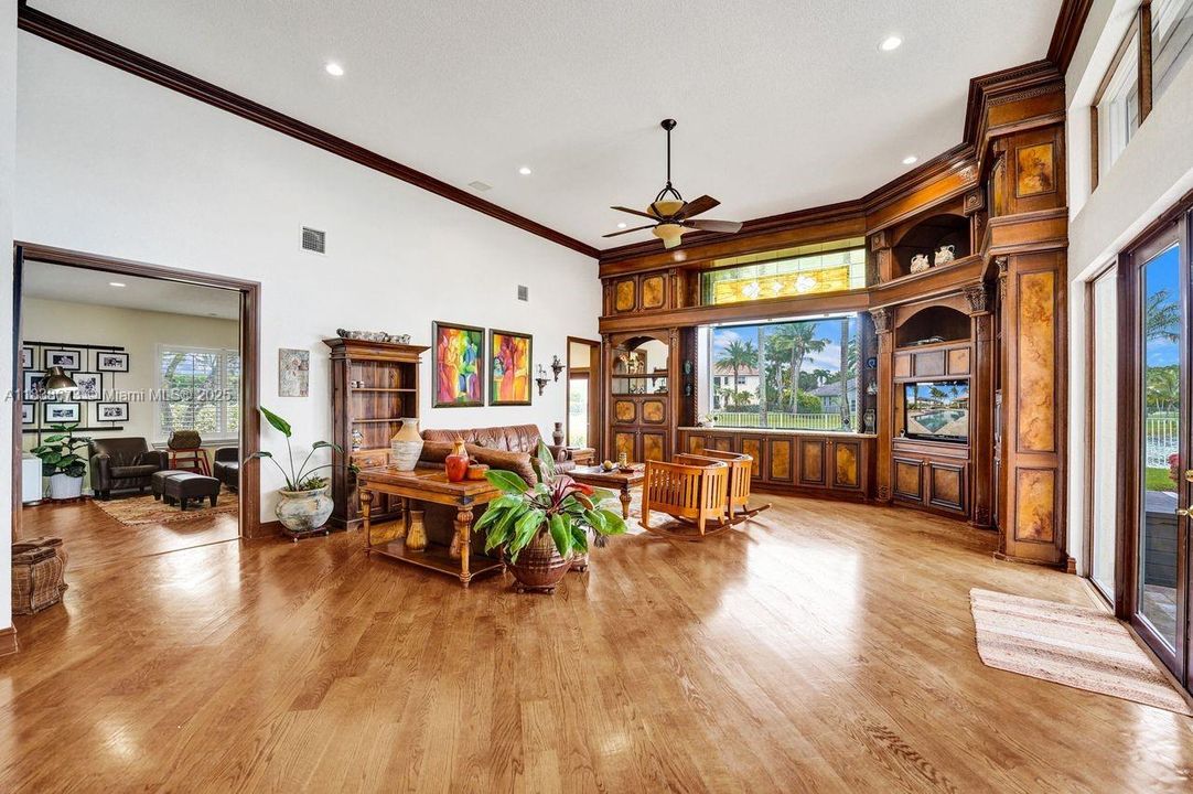 For Sale: $2,900,000 (7 beds, 5 baths, 5042 Square Feet)