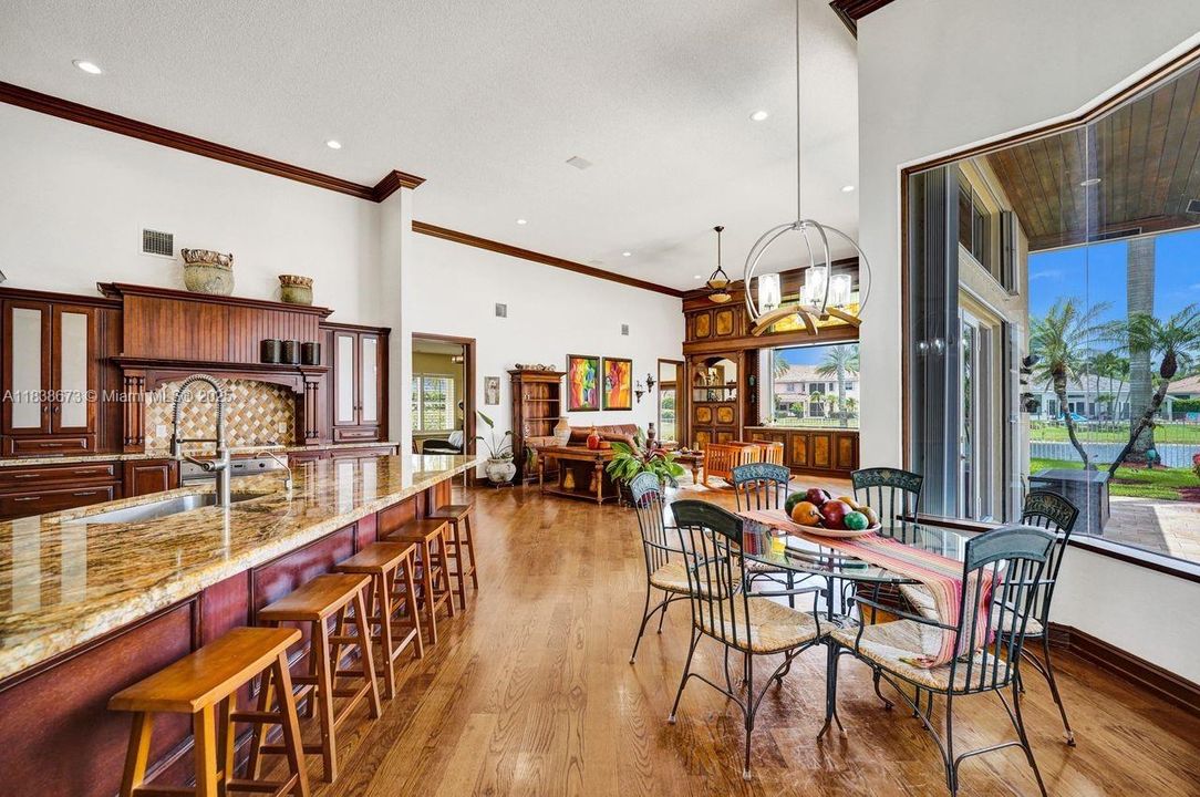 For Sale: $2,900,000 (7 beds, 5 baths, 5042 Square Feet)