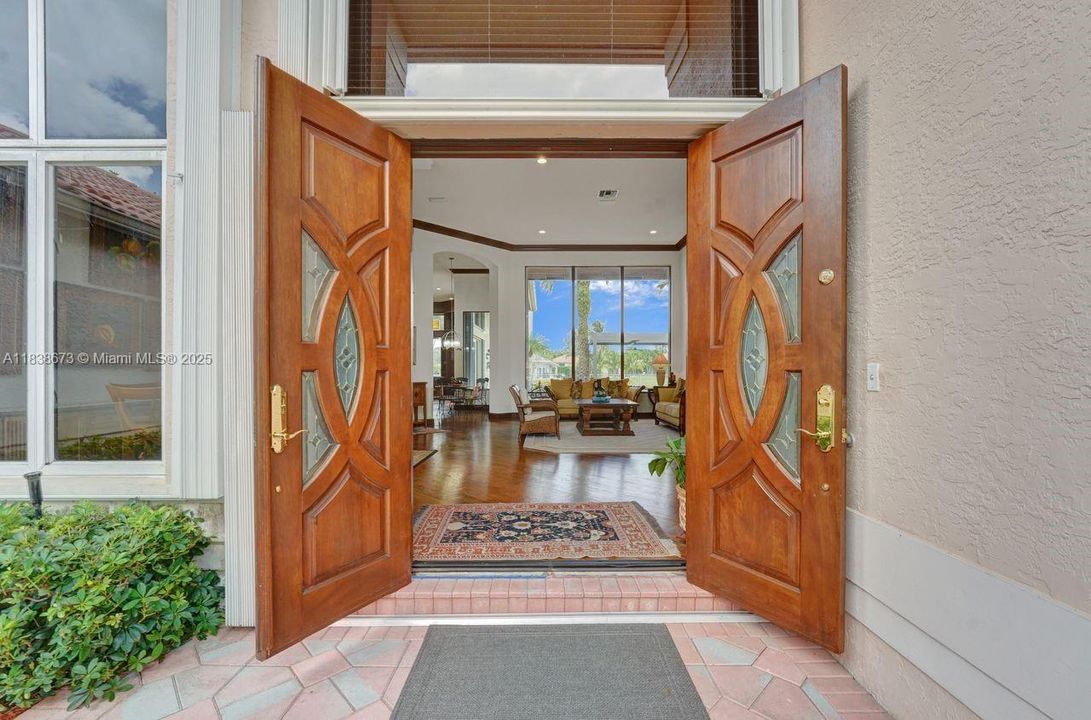 For Sale: $2,900,000 (7 beds, 5 baths, 5042 Square Feet)