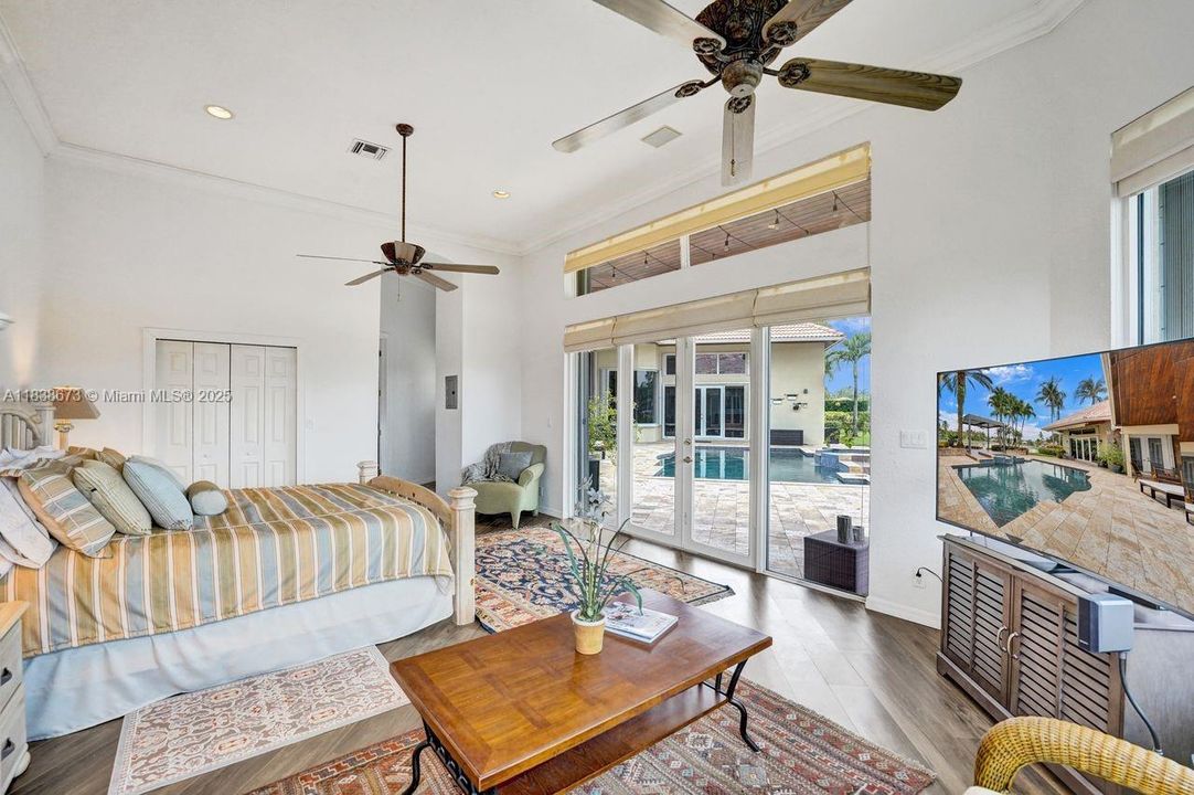 For Sale: $2,900,000 (7 beds, 5 baths, 5042 Square Feet)