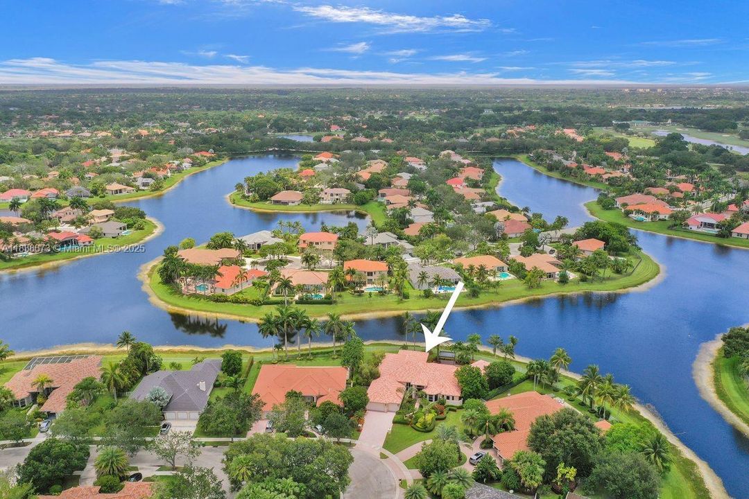 For Sale: $2,900,000 (7 beds, 5 baths, 5042 Square Feet)