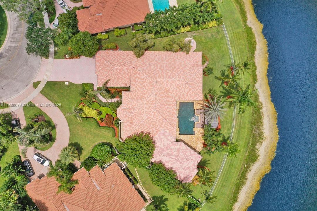 For Sale: $2,900,000 (7 beds, 5 baths, 5042 Square Feet)