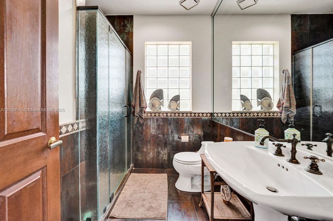 For Sale: $2,900,000 (7 beds, 5 baths, 5042 Square Feet)