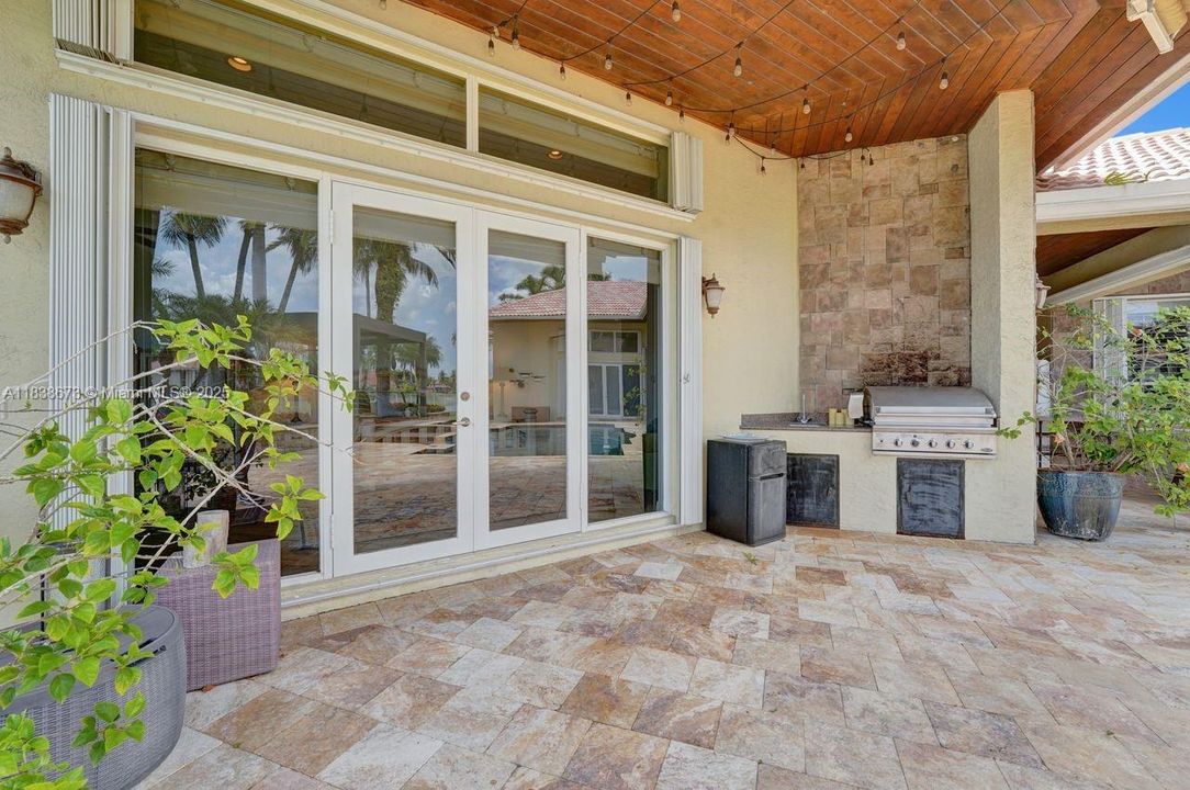 For Sale: $2,900,000 (7 beds, 5 baths, 5042 Square Feet)