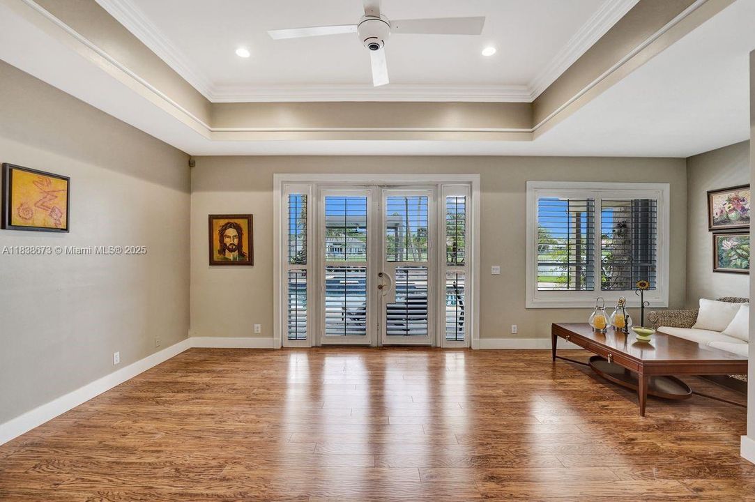 For Sale: $2,900,000 (7 beds, 5 baths, 5042 Square Feet)