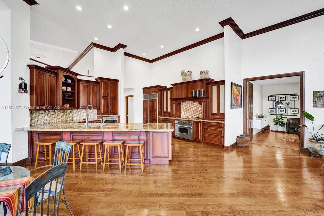 For Sale: $2,900,000 (7 beds, 5 baths, 5042 Square Feet)