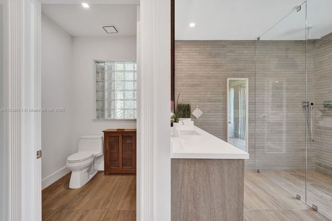 For Sale: $2,900,000 (7 beds, 5 baths, 5042 Square Feet)