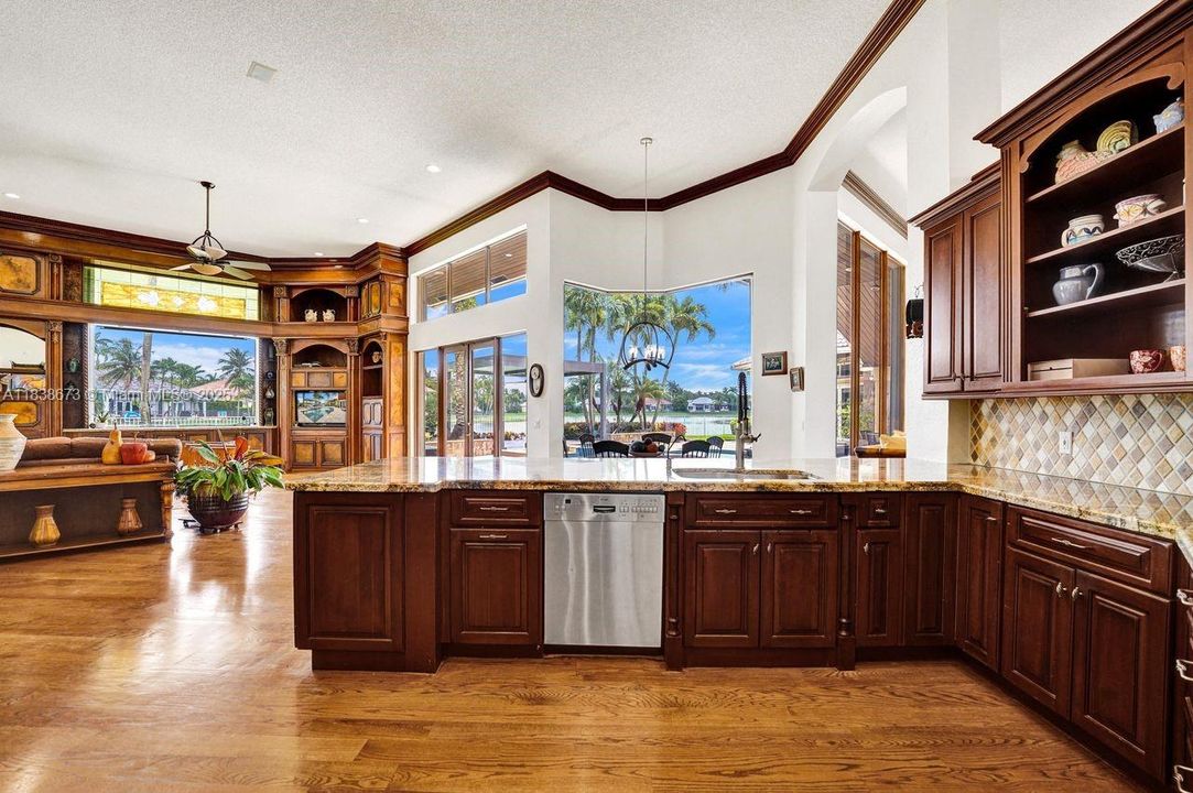 For Sale: $2,900,000 (7 beds, 5 baths, 5042 Square Feet)