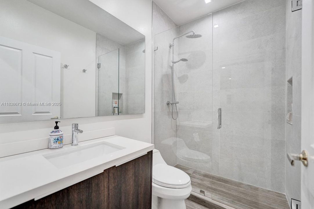 For Sale: $2,900,000 (7 beds, 5 baths, 5042 Square Feet)