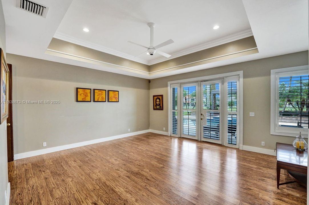 For Sale: $2,900,000 (7 beds, 5 baths, 5042 Square Feet)