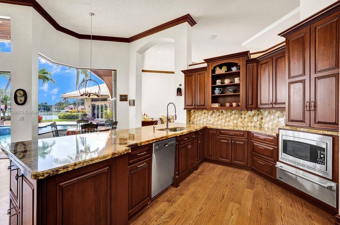 For Sale: $2,900,000 (7 beds, 5 baths, 5042 Square Feet)