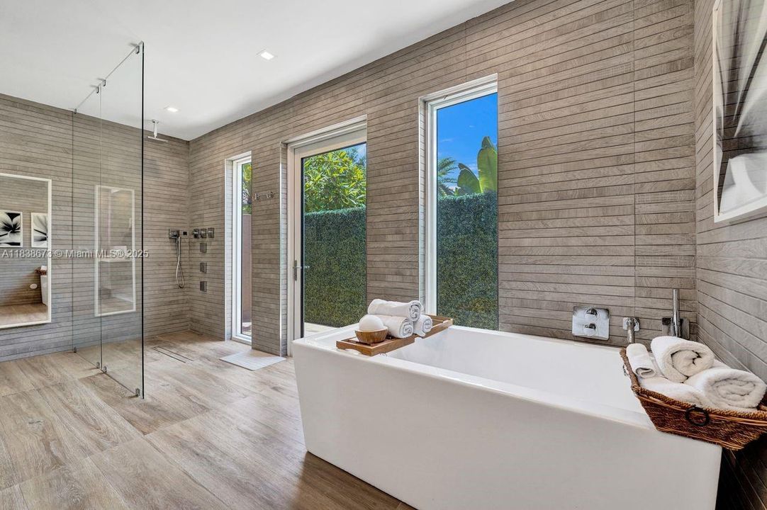 For Sale: $2,900,000 (7 beds, 5 baths, 5042 Square Feet)