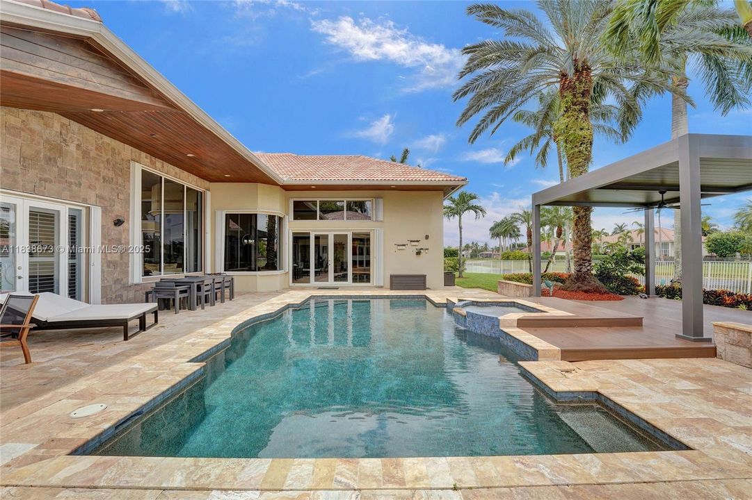 For Sale: $2,900,000 (7 beds, 5 baths, 5042 Square Feet)