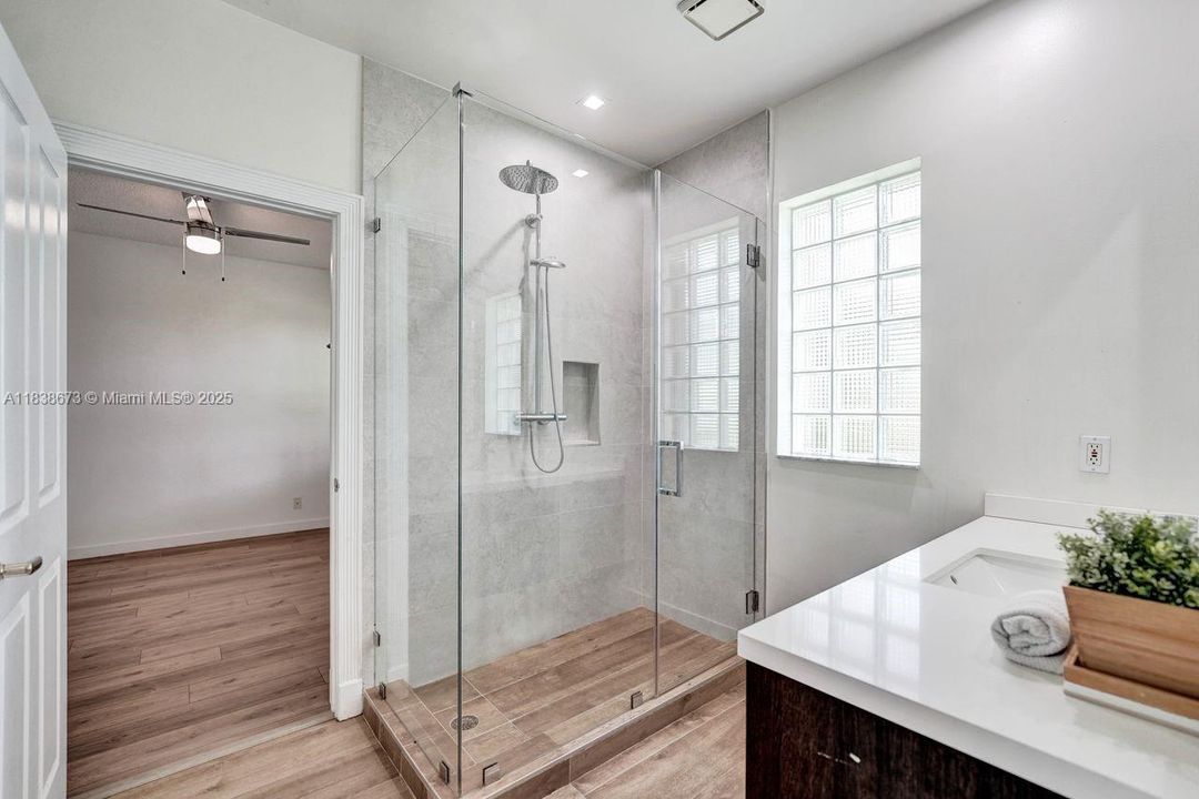 For Sale: $2,900,000 (7 beds, 5 baths, 5042 Square Feet)