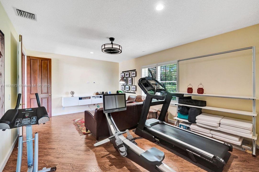 For Sale: $2,900,000 (7 beds, 5 baths, 5042 Square Feet)