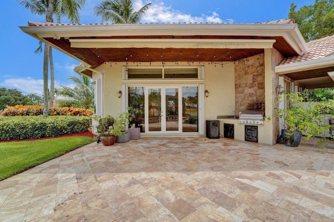 For Sale: $2,900,000 (7 beds, 5 baths, 5042 Square Feet)