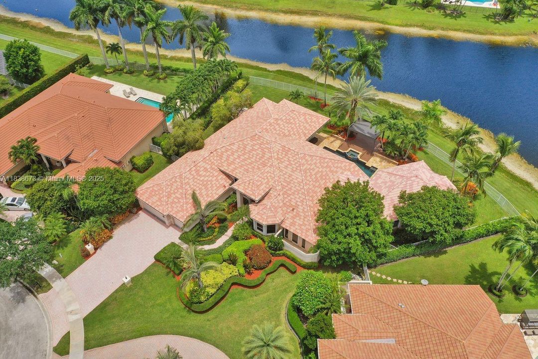 For Sale: $2,900,000 (7 beds, 5 baths, 5042 Square Feet)