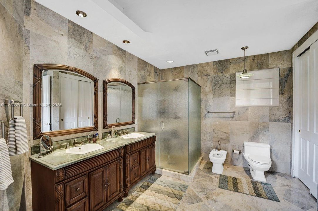 For Sale: $2,900,000 (7 beds, 5 baths, 5042 Square Feet)