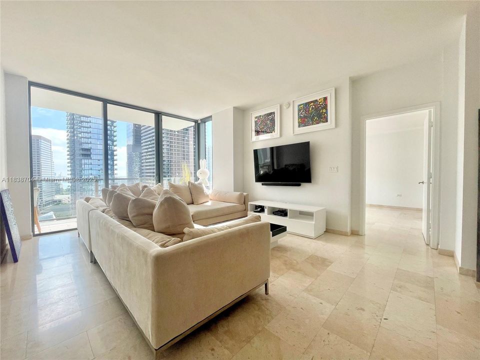 待售: $1,100,000 (2 贝兹, 2 浴室, 1202 平方英尺)