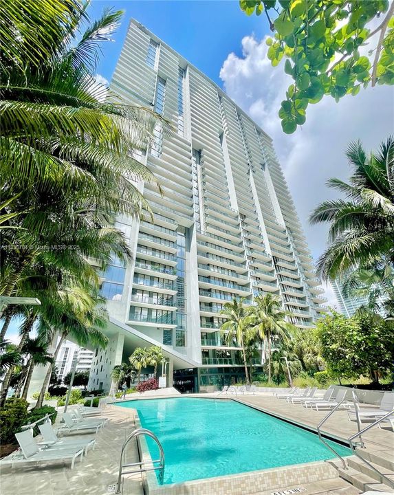 待售: $1,100,000 (2 贝兹, 2 浴室, 1202 平方英尺)