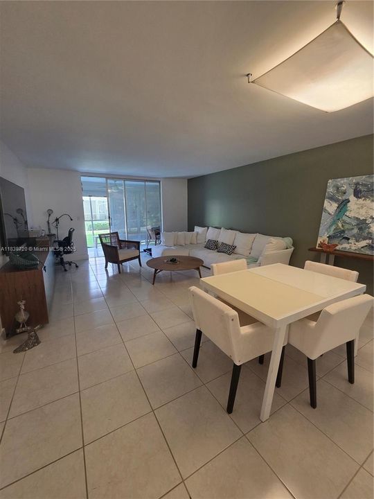 En Venta: $255,000 (2 camas, 2 baños, 1092 Pies cuadrados)