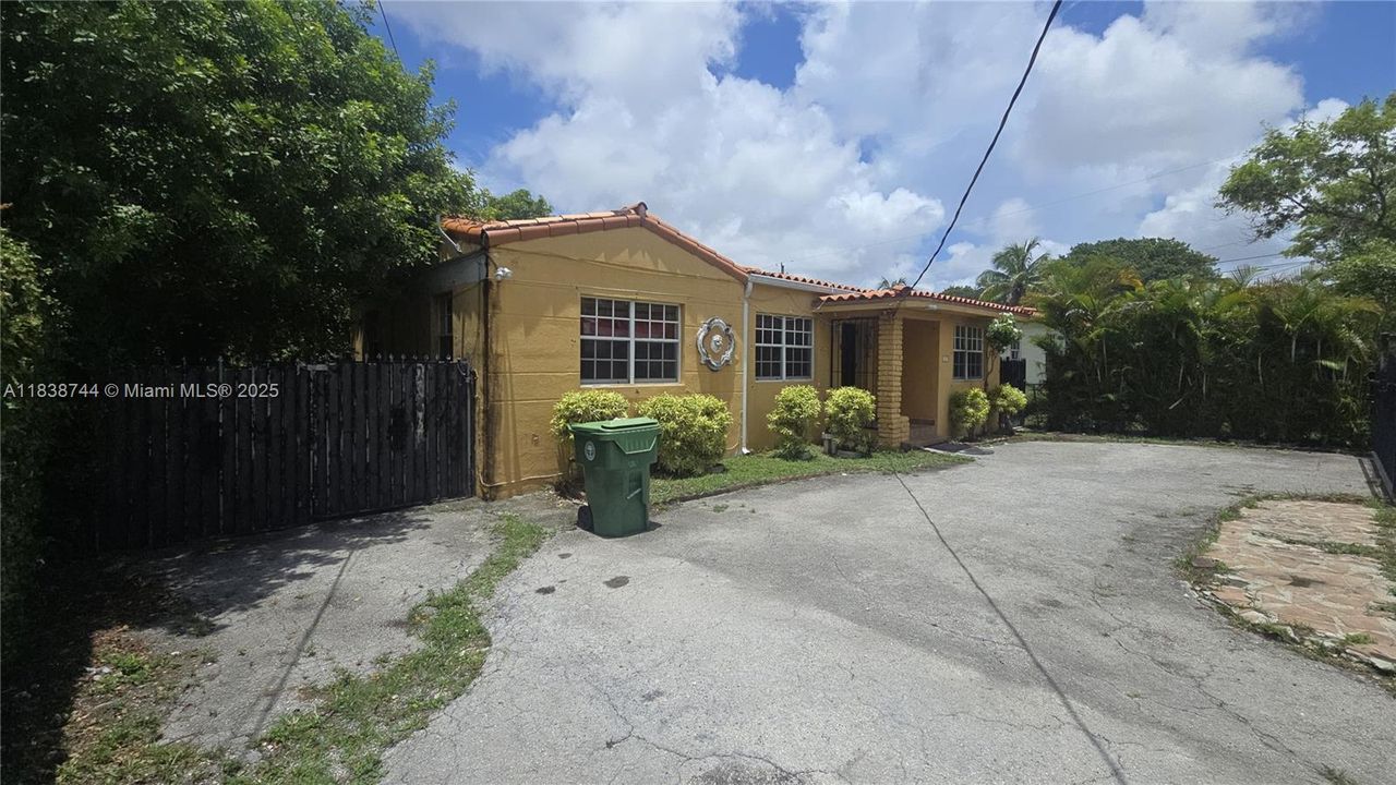 Vendido Recientemente: $499,000 (3 camas, 2 baños, 1080 Pies cuadrados)