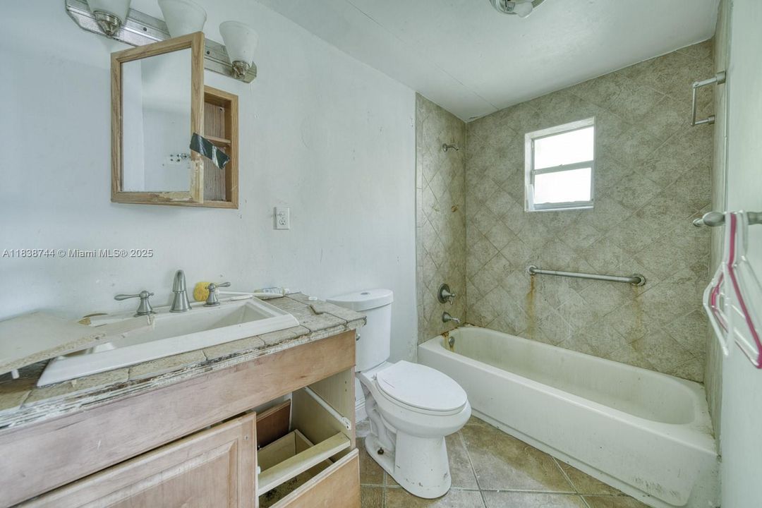 Vendido Recientemente: $499,000 (3 camas, 2 baños, 1080 Pies cuadrados)