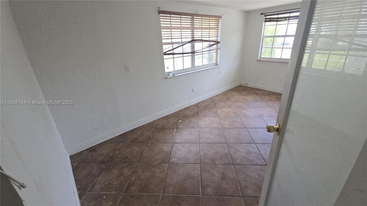 Vendido Recientemente: $499,000 (3 camas, 2 baños, 1080 Pies cuadrados)