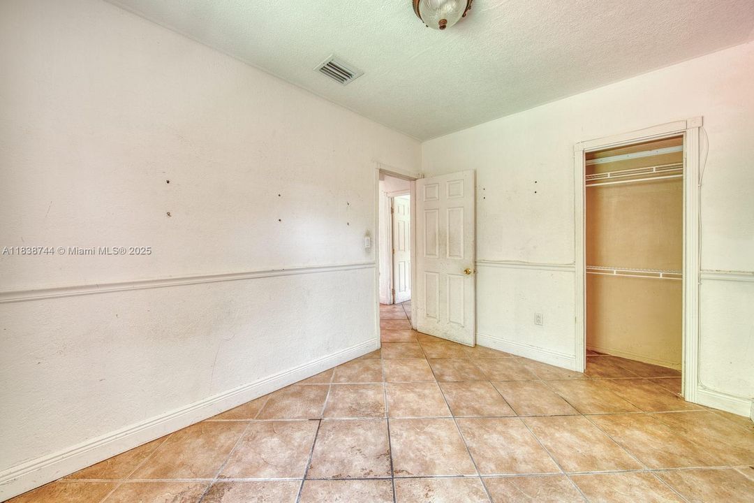 Vendido Recientemente: $499,000 (3 camas, 2 baños, 1080 Pies cuadrados)