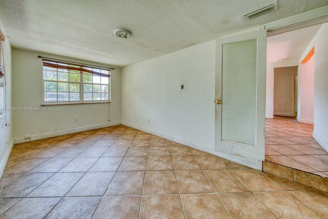 Vendido Recientemente: $499,000 (3 camas, 2 baños, 1080 Pies cuadrados)