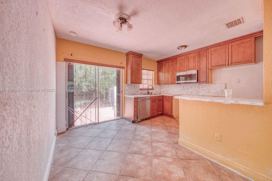 Vendido Recientemente: $499,000 (3 camas, 2 baños, 1080 Pies cuadrados)